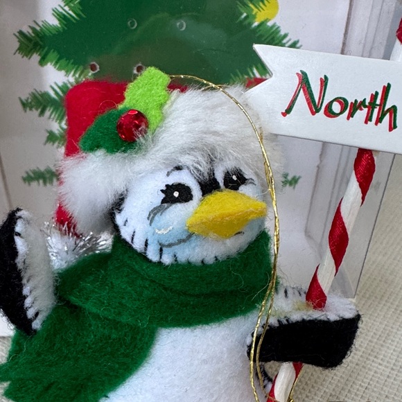 Annalee 3” North Pole Penguin Ornament (2008) - Picture 5 of 5